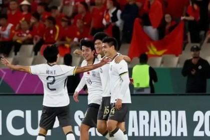 开云体育-U23国足别高兴太早！决赛PK日本队迎来一个坏消息，裁判名单公布